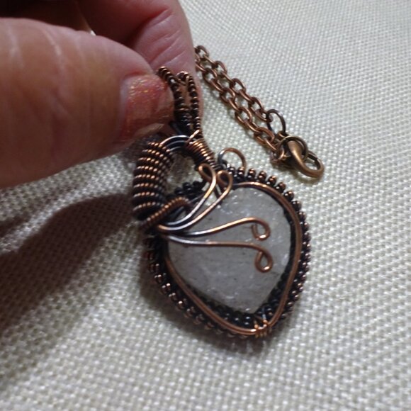 Rustic WHITE QUARTZ Handmade COPPER WIRE-WRAPPED Heart Pendant/Chain #375C - Picture 2 of 3